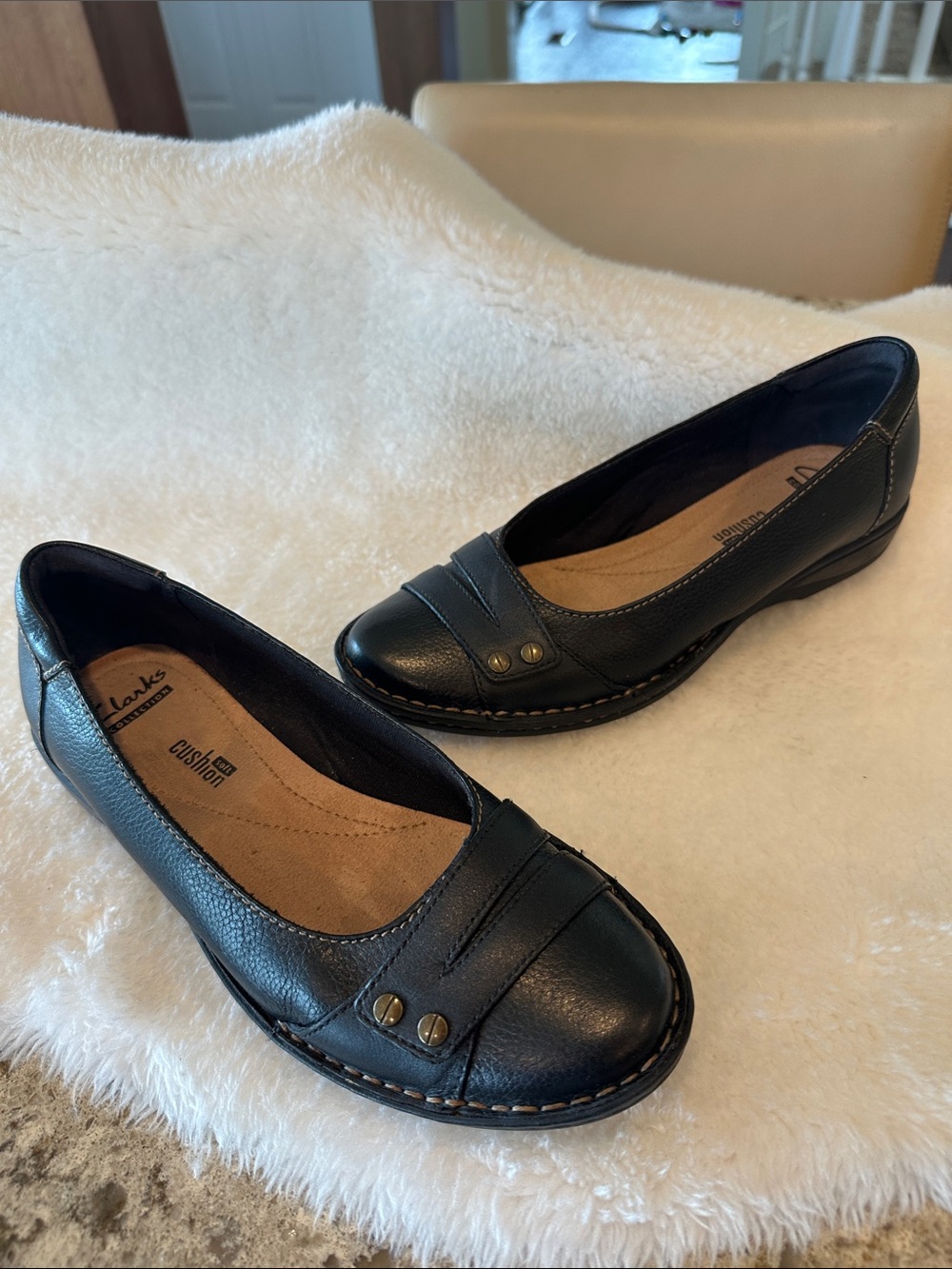 Clark double button leather flats